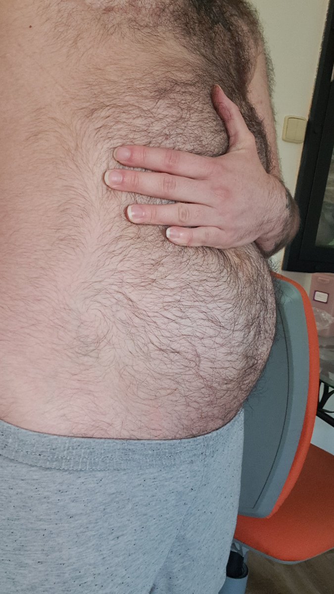 Skyller_000's tweet photo. when you wake up in the morning with a completely full, bursting bladder. Ohhhhhh. 

I'll try to squeeze all my morning coffee into it. 

😱 https://t.co/rcDcimuw1m