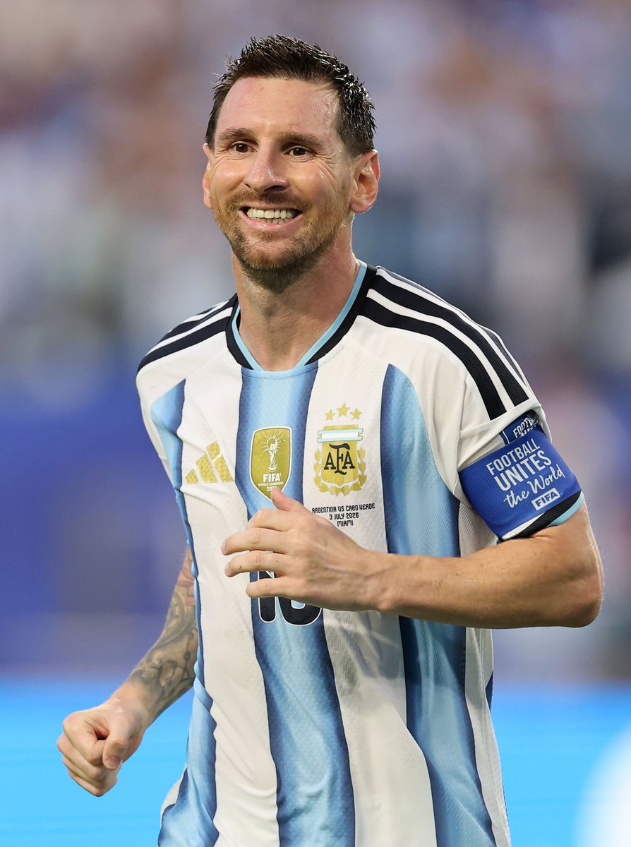 TouchlineX's tweet photo. 🚨 𝗖𝗥𝗔𝗭𝗬 𝗦𝗧𝗔𝗧: Before the age of 30, Lionel Messi scored 33 free kick goals.

After the age of 30, Lionel Messi scored 39 free kick goals. https://t.co/I5lGYXlDpi