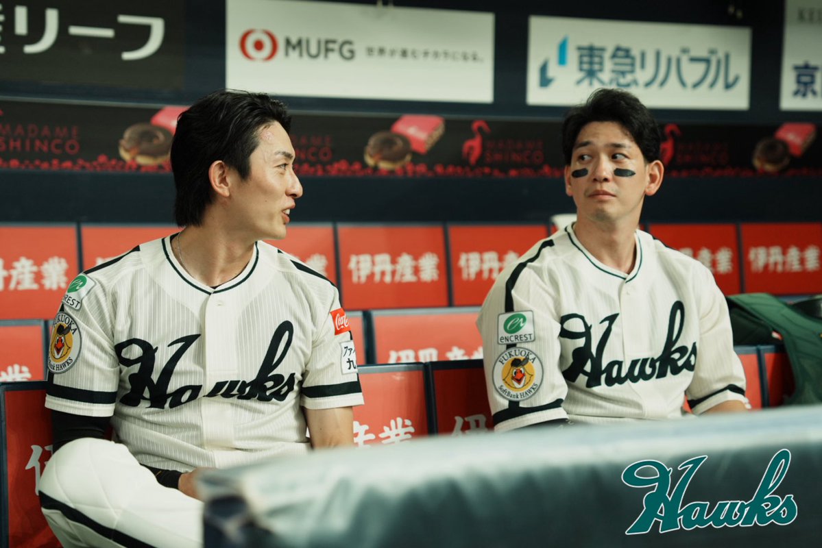 HAWKS_official's tweet photo. 選手たちも南海ホークス復刻ユニフォームを着て試合へ臨みます⚾️

#南海ホークス #sbhawks 
#全新 https://t.co/4EzNcTEVY8