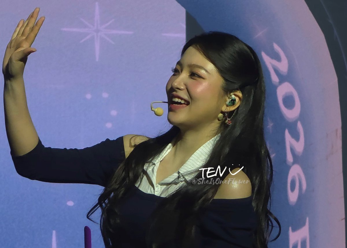 SheIsOneFlower's tweet photo. 260731 A Day in Red &amp; Velvet Day1

💜💜💜

#예리 #YERI 
#RedVelvet #레드벨벳 https://t.co/aMMq5jdVnS