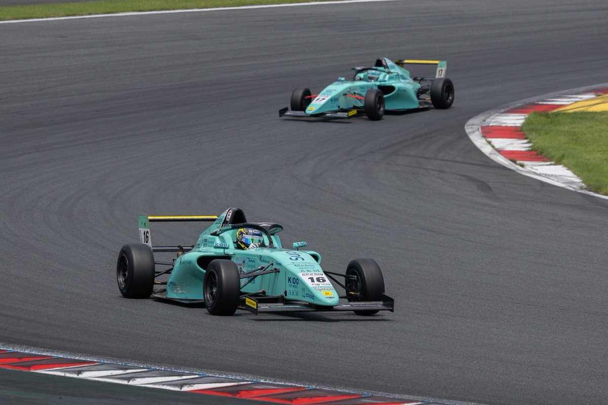 Ryo_SRacing's tweet photo. #FIAF4 Round.5,6 in FUJI SPEED WAY
W Pole to Win!!🏆🏆
優秀なメカさん、スタッフさんのおかげで真夏の富士でも集中できました

岡山に続き4連勝です🔥
気を抜かずに勝ち続けていけるよう
やることやっていきます

スポンサーの皆様
応援してくださった皆様
ありがとうございました！

次は鈴鹿！🔥 https://t.co/CJfnknbsZK