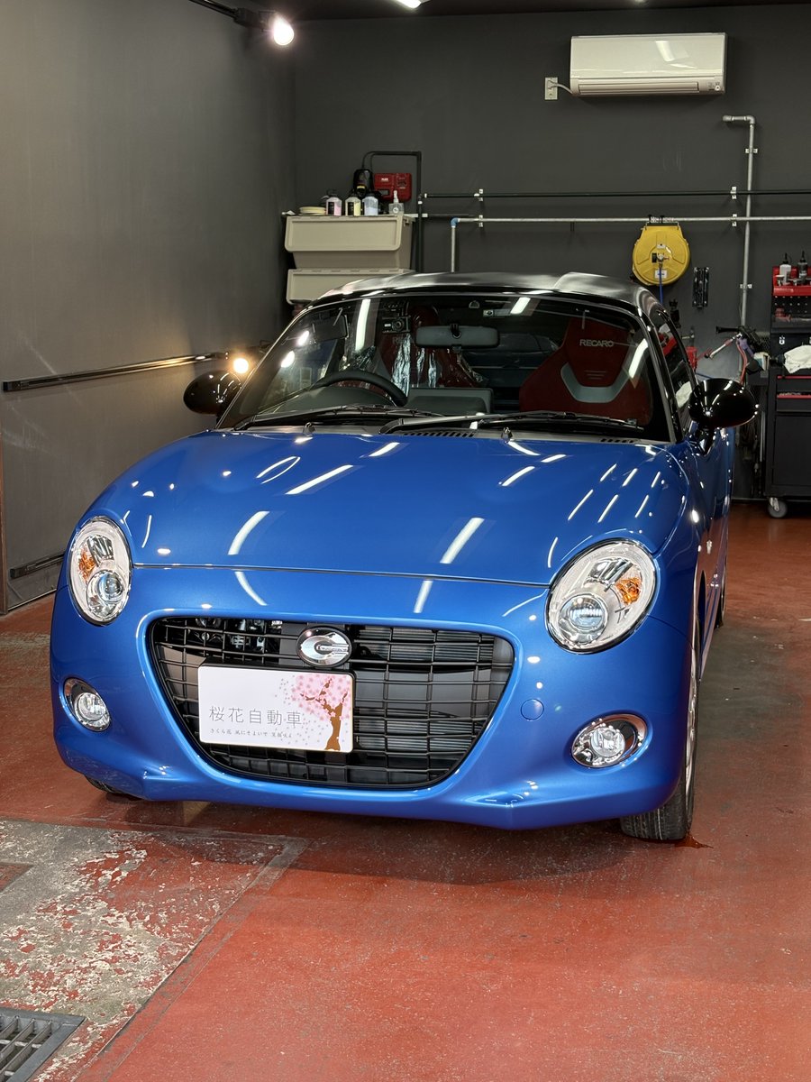 ouka__44's tweet photo. さわやかな新車コペン Cero S(KMVZ3)、ご成約しました！
納車前にはSWISSVAXワックスコーティングを施工して、深く艶やかなブルーに✨
#SWISSVAX #コペンCEROS #安曇野市 #ワックスコーティング #新車販売 https://t.co/Uad7R7Hy8t