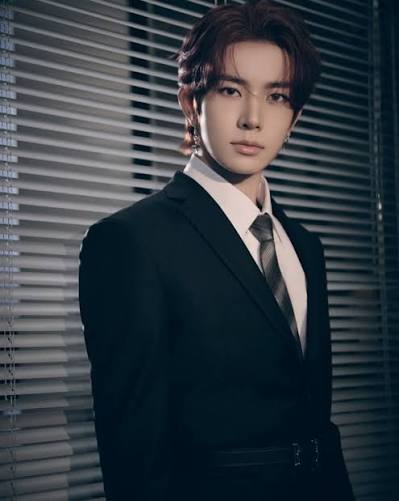 lalablissful's tweet photo. Just a reminder : this is the guy that left the group in the middle of contract and didn't defend his members btw: https://t.co/JLuXHEpOF0