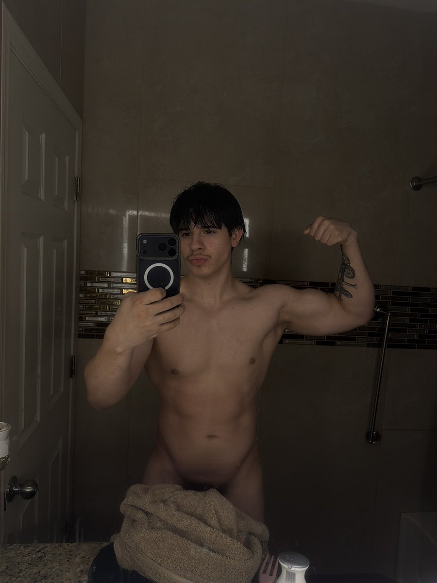 later_gaming's tweet photo. Who’s up 😝 https://t.co/j5iqQnAYcg