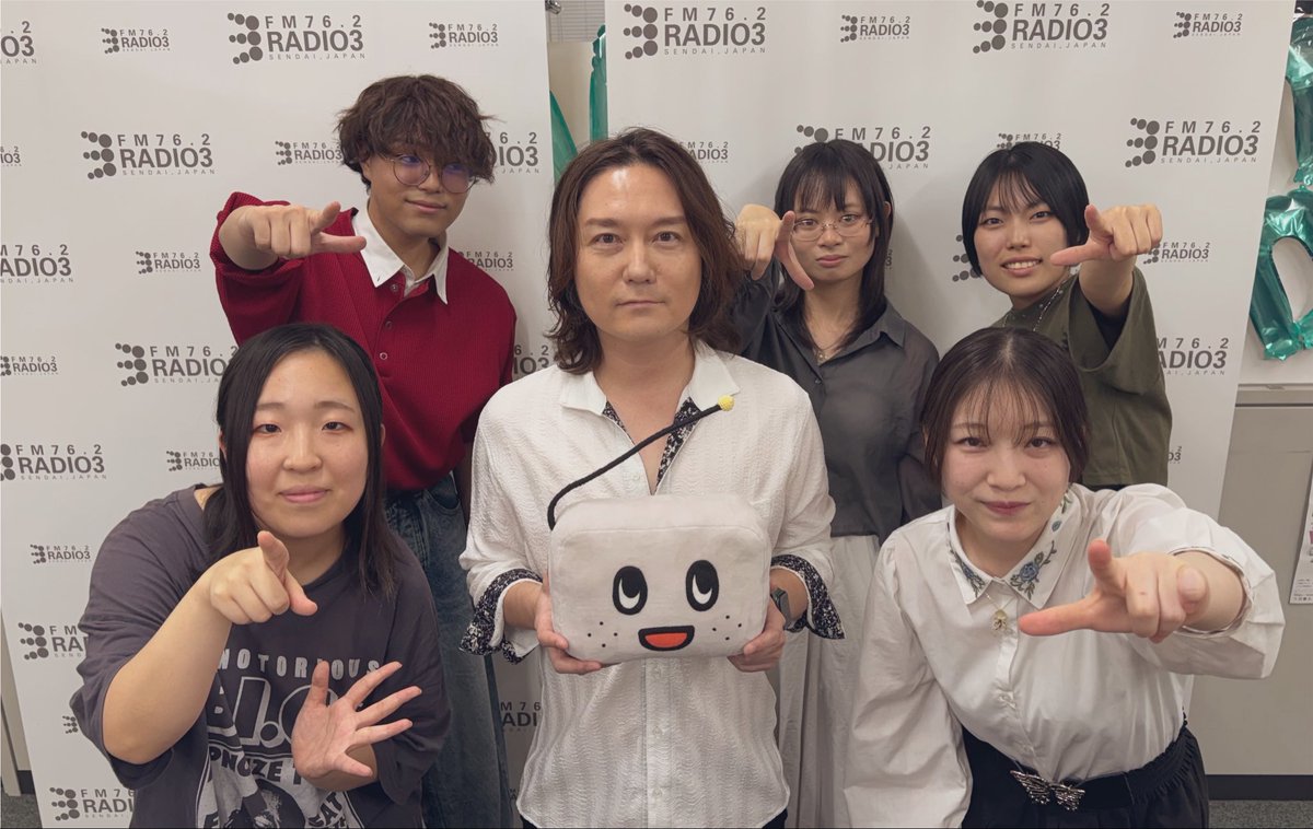 radio3_fm762's tweet photo. 🎸芹沢秀樹のMelody School🏫

8/4(火)18:00〜
📱https://t.co/6BuQJrqqmF
📻️https://t.co/MiHPwmzD2Q

アーティストであり先生でもある芹沢秀樹さんがお届けする30分🕖

今夜のメッセージテーマ：夏祭り・花火大会🏮🎆

学生が演じる今回のラジオドラマは❗️
「“笑顔でまた会おう4”」

#メロスク #芹沢秀樹