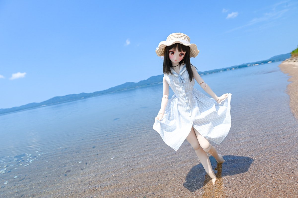 nisshi86's tweet photo. リサ『おにいさん！！へんな貝がいっぱいいますよー(*≧∀≦*)』
何かよくわからないが、しじみが有名なんはわかる！！これは二日酔いだな〜って思ったイベント前に寝る前にホテルでしじみ汁飲んだら、めっちゃ元気だった！笑
宍道湖はやっぱりエイが生息してるらしいーリサちゃん喰われそうになった🤣 https://t.co/s5TctVm4jW