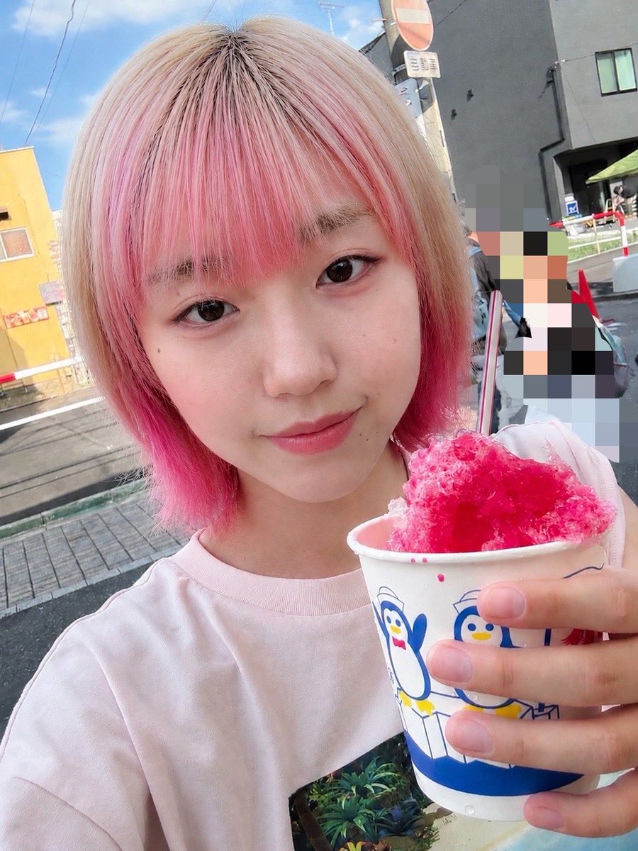chiaki____dm's tweet photo. この前地元のお祭りに行ってきたの！
1番大好きなチョコバナナとメンバー
カラーの赤！いちごのかき氷！
暑かったからすぐ退散したけど美味しいもの食べれて満足な一日でした😋❤️

#星花ちあき
#DreamMakers
#アイドル
#お祭り https://t.co/xDkEfcxBco