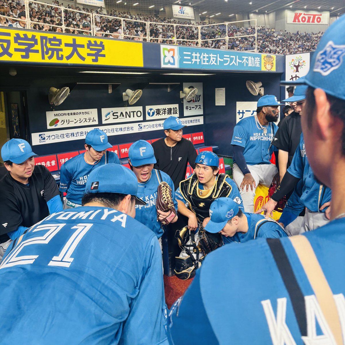 FightersPR's tweet photo. 本日の声出しは細川凌平選手！

「ホークス相手に負け越しているのは事実ですが、過去は変えられません。未来は変えられるので、きょうから勝ちましょう！」

#ドミれ 
#lovefighters https://t.co/4dybaEUR2T