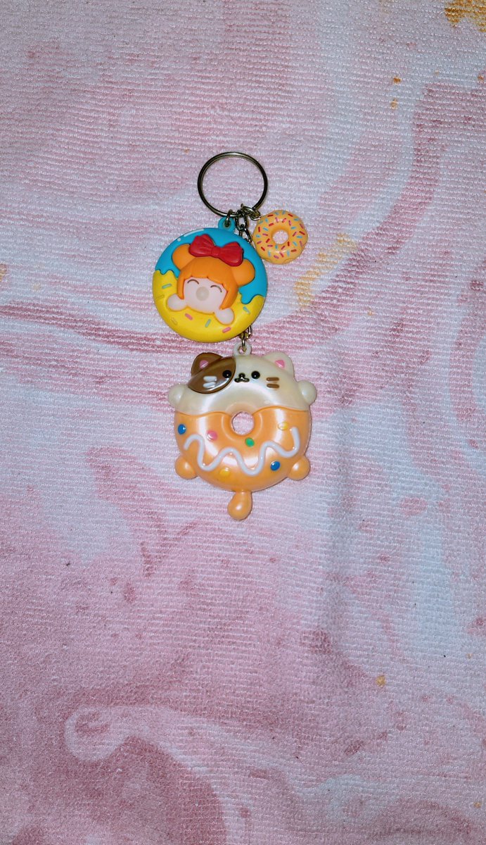 Miichel701's tweet photo. #keychains #keychain #kidcore #kidwave #toycore #toywave #donut #donuts #kawaii #toy #toys #collectiblrs #collector #accessories #collection #handmade #charm #charms #kitty #catdonut #diy #kittydonut #made #custom https://t.co/FJrlafPEQw