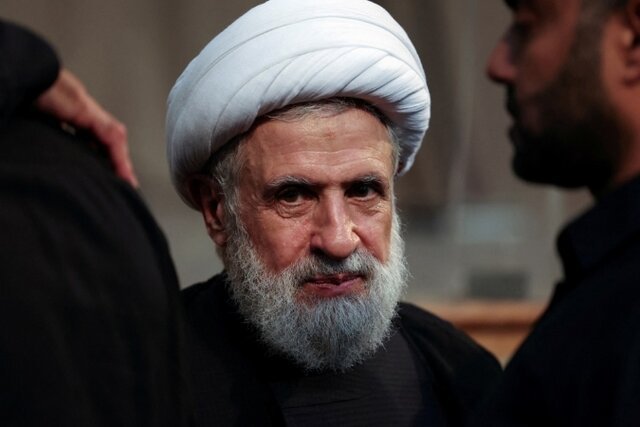 isna_farsi's tweet photo. شیخ نعیم قاسم: میدان را ترک نمی‌کنیم
-آنچه تجا،وز وحشیانه علیه لبنان را متوقف کرد، یادداشت تفاهم میان ایران و آمریکا بود
-ایران در رویارویی با واشنگتن پیروز شد
-ایران ثابت کرد کشوری مهم و اثرگذار است و حضور آن بر سراسر جهان تأثیر می‌گذارد
https://t.co/HkaX7qXQQR https://t.co/QZqxLb9NnP