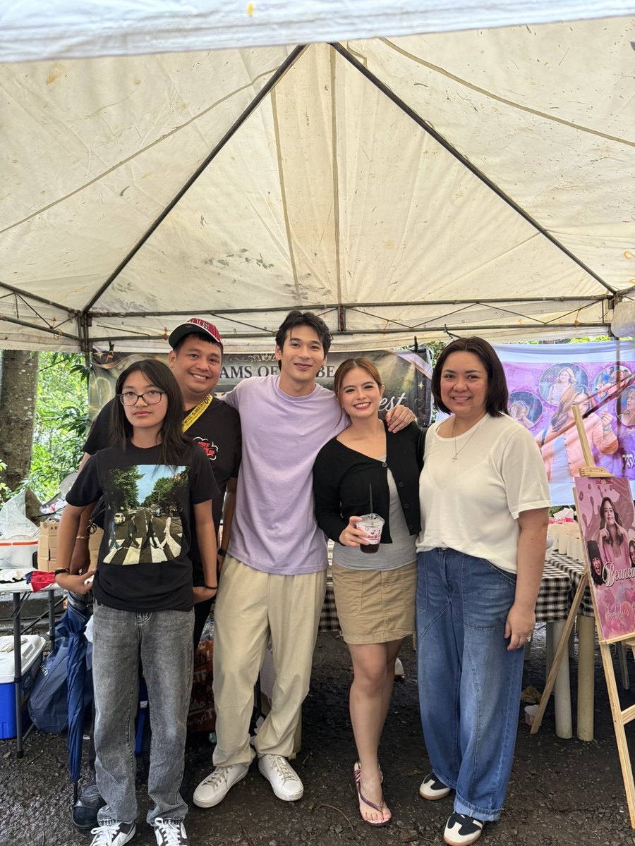 StudioVivaPH's tweet photo. Busog ang lahat sa tusok-tusok at packed meals from @atesofwilbea, @wilbeaglobal, and @MadamsofWilBea!

LOTS of thanks po! 🫶

Catch the latest episode of LOVE U LOTS streaming only on Viva One https://t.co/eoO46giCW4

#LoveULots
#LULMeetTheOthers
#BeaBinene #WilbertRoss
#WilBea https://t.co/D6njP0raPy