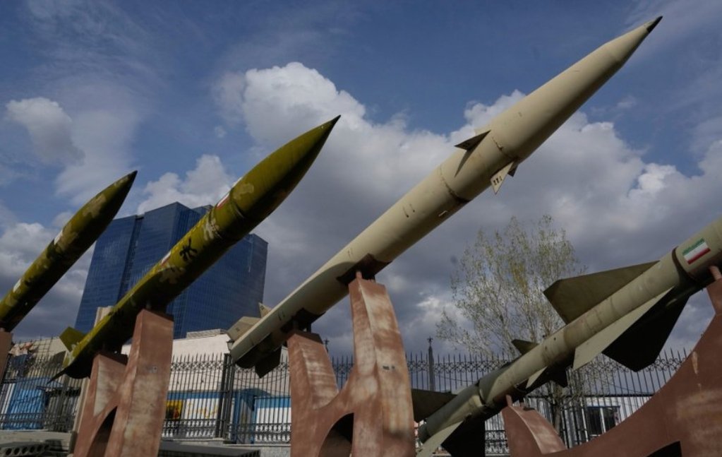 IranReportsX's tweet photo. 🇮🇷Breaking:If the US imposes a maritime blockade on Iran, Iran could retaliate by attacking US warships with its powerful anti-ship ballistic missiles. It is also claimed that these missiles have not yet been used in the current conflict.
Note that this claim is based on a report from Tabnak and has not been independently verified.