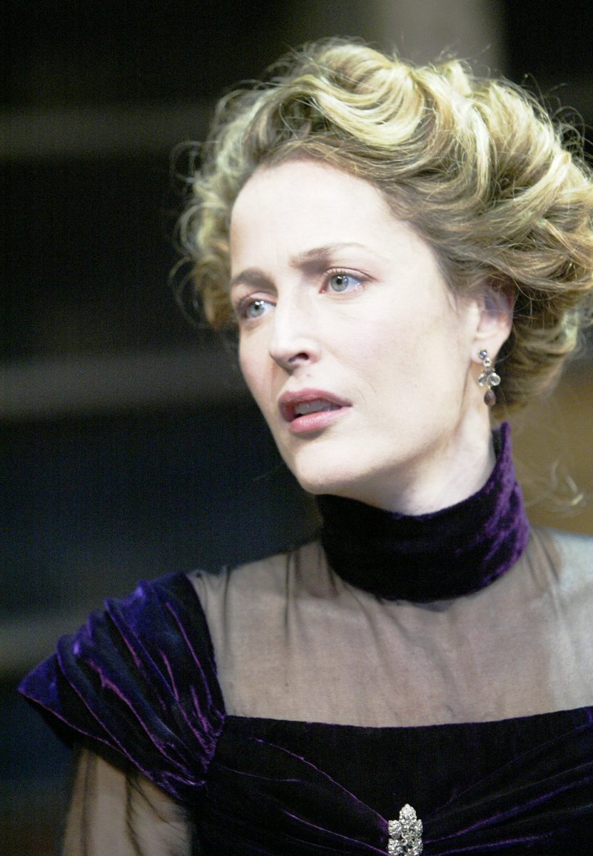 Dani_Auso's tweet photo. Curls, curls and lots of Curls after 'A Doll's House" play. Gillian's beautiful curly hair ♥️♥️ https://t.co/EU94nrFsue