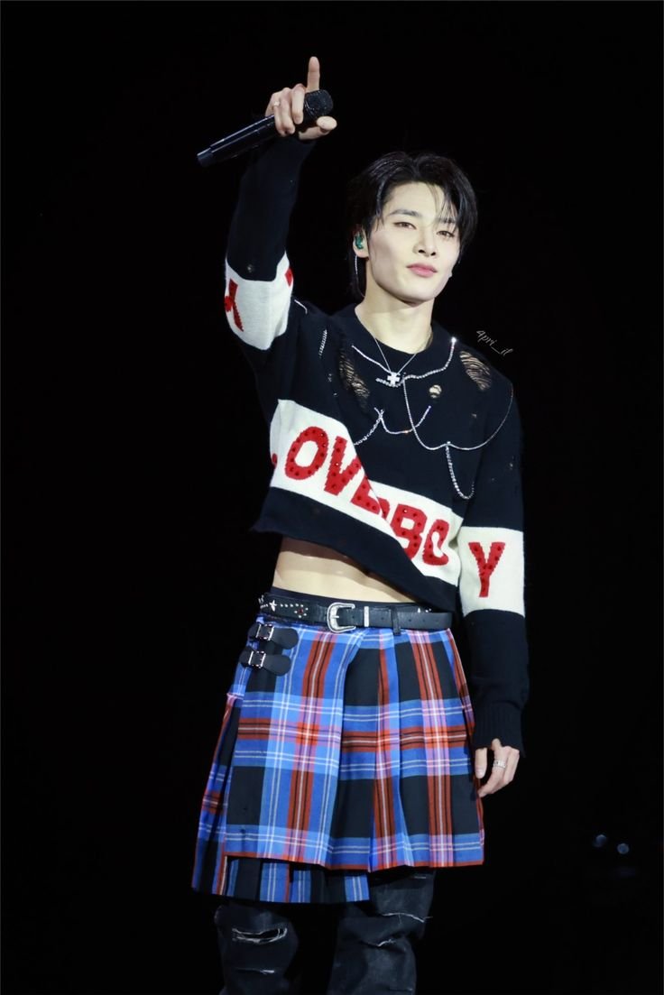 oChrisBang's tweet photo. Watch your skirt when you're walking through the mall

'Cause I ain't nothin' but a nasty dog https://t.co/q7rLnsQwxT
