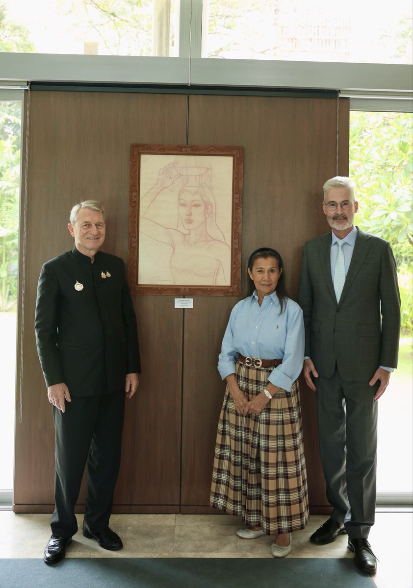 SwissEmbTHA's tweet photo. Showing our temporary exhibition of paintings by 🇨🇭artist Theo Meier to Mr. Harald Link, Chairman, CEO &amp; owner of B. Grimm, &amp; Ms. Nunthinee Tanner, Secretary General of the Royal Bangkok Symphony Orchestra🇹🇭 https://t.co/pLBmJIE4ki