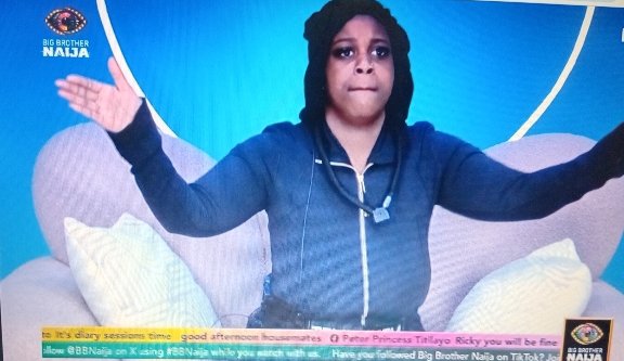 PappiTheKing's tweet photo. Queen of Highlights 🔥🔥

TEMINKEM &amp; Mosquito Battle in DS 

Temi stopped and Killed Mosquito during DS.

Temi is the First HM to chase and Kill Mosquito in BBN history 🤣🤣

Please keep Pushing in the VOTES for TEMI 

#BBNaija
#Teminators https://t.co/DImY7SDXdQ
