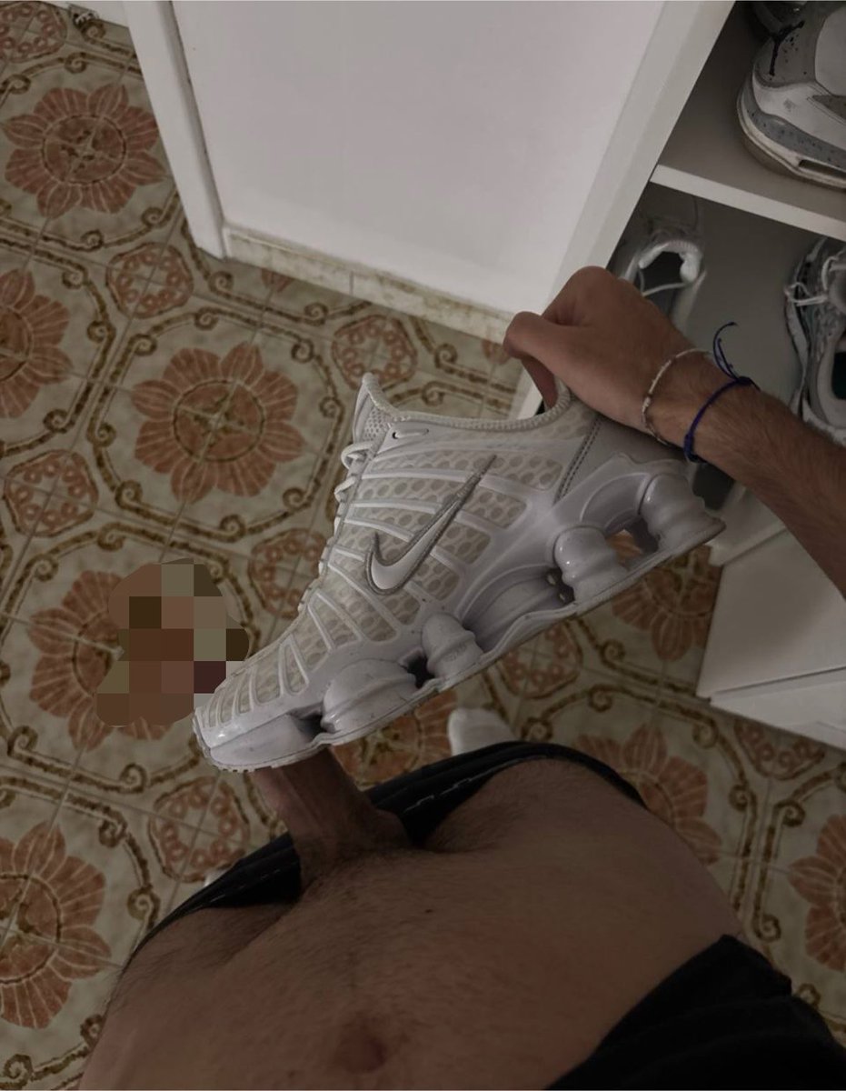 alealphamaster's tweet photo. vi piacciono le muove scarpe acquistate grazie a una 🐕 🏧???
#shoes #feetfetısh https://t.co/z4nmmkZf9n