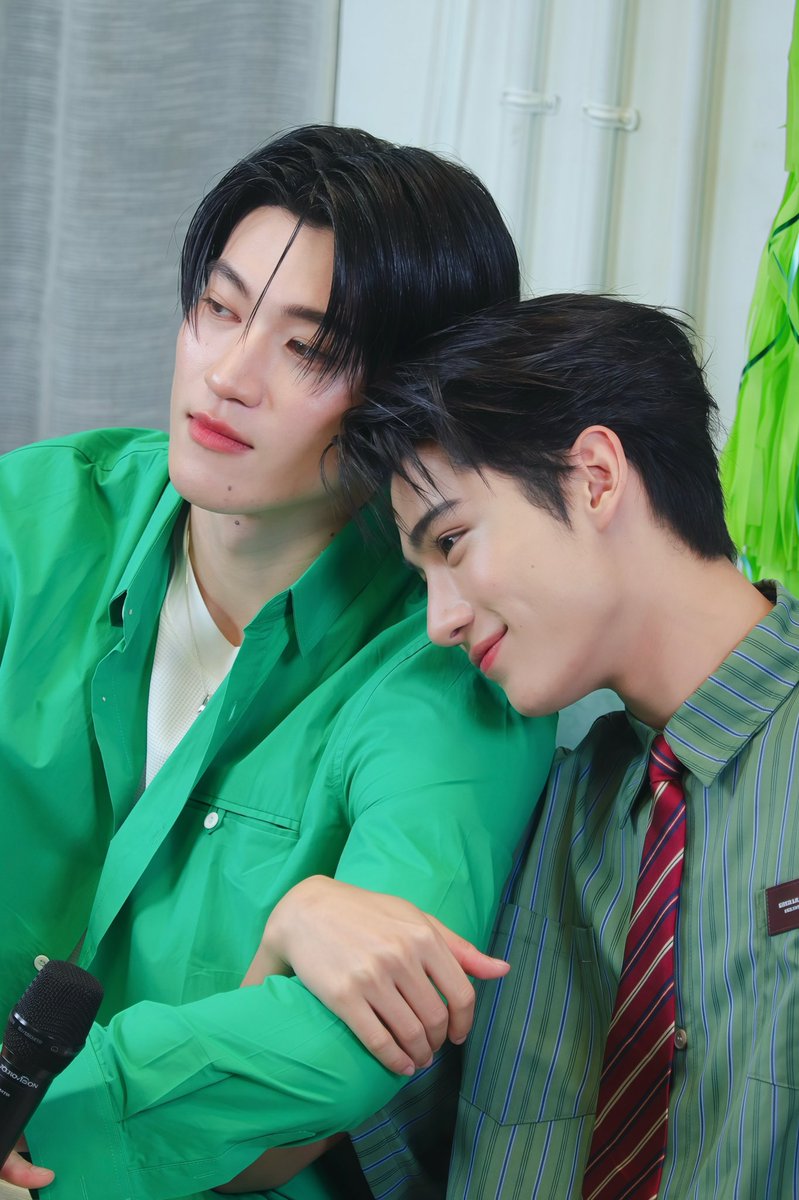 lltan_'s tweet photo. อินเนอร์แตกต่างกันมาก แต่น่ารักทั้งคู่ 🤏🏻

LINE MAN LIVE x INN ONGSA

#LINEMANถูกสุดทุกวันxอินองศ
♡⃕ ——— #innongsa #อินองศา ﾉ*:･ https://t.co/udwif2kulP
