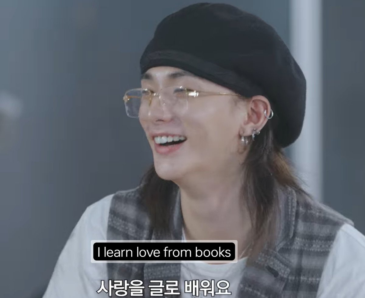 WeekendftWafa's tweet photo. Hyunjin writing the most angsty unrequited romantic heartbreaking Lyrics from reading Books. 
GIVE ME THE LIST https://t.co/XY73Lnnxg0