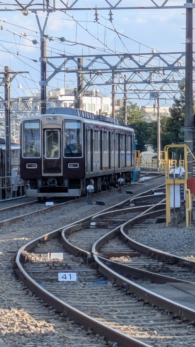 hirosixtrainbox's tweet photo. 今日の正雀べーす
座席9300円で買いたいなぁ
8201 パンタ外されてる
一部、中のクーラー機器無かったら https://t.co/k53nlq9VHi