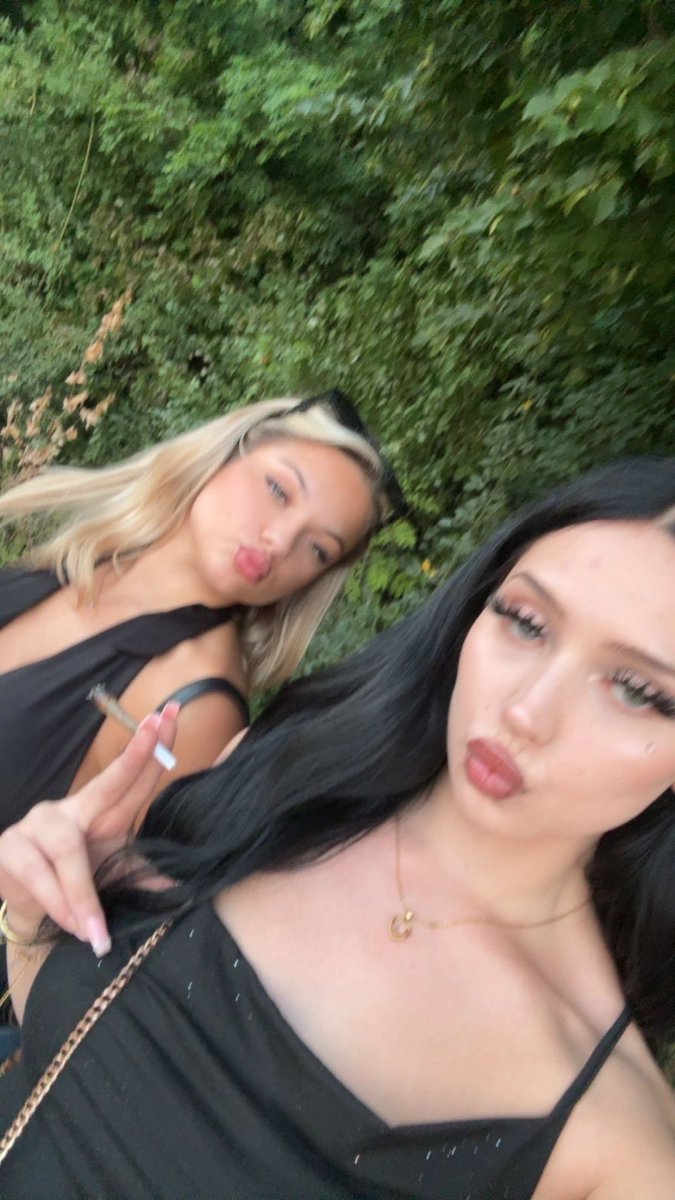 GoddesChelx's tweet photo. wie oh wie is actief voor een cashmeet in maastricht 📍als je durft 😈
-
findomnl cashmeet findom paypig sends goddes https://t.co/kaPS8xl6ly