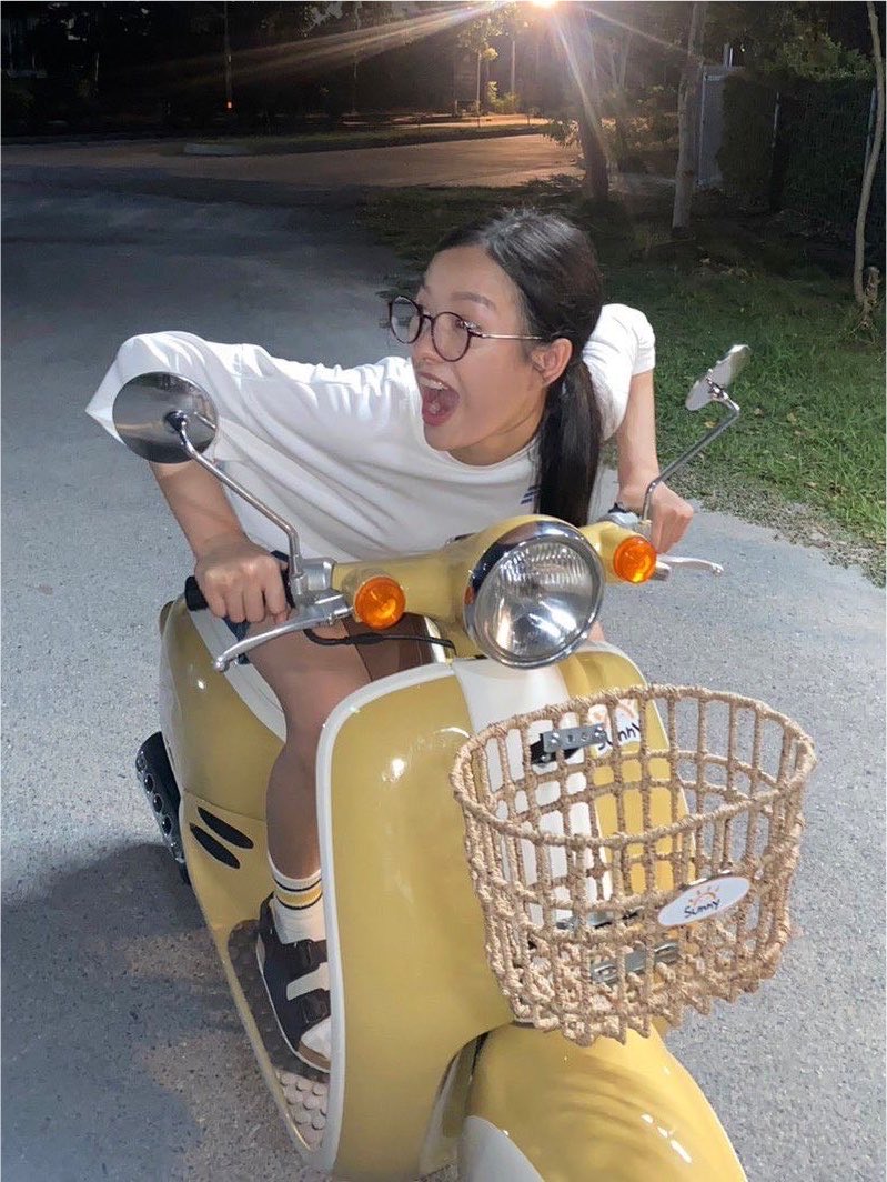 BrAwoO75's tweet photo. ✈️ :โหน้อง ขับรถชนพี่ไม่ลงมาขอโทษ ไม่ลงมาดูเลยแล้วขับหนีมาตั้งไกล โอโห่ อะไรวะคนไทย 

🌎 : วอดส์ https://t.co/nwMEuaHEsS