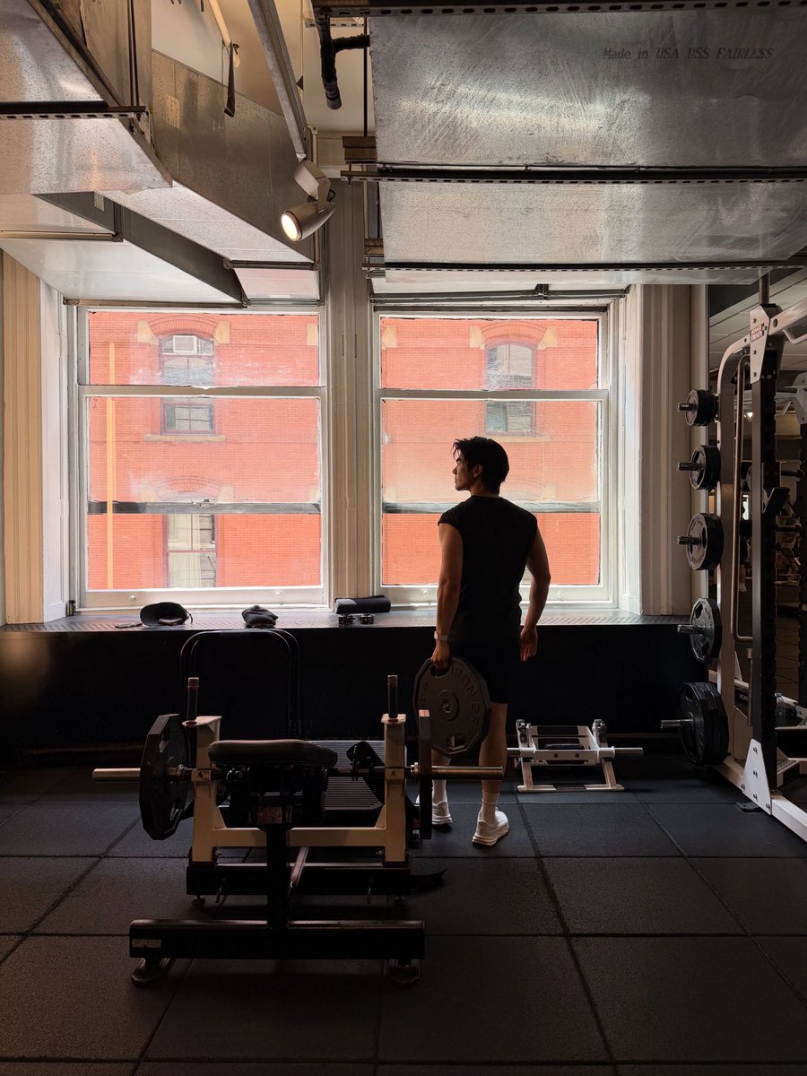 MilePhakphumJFC's tweet photo. 🌹IG Update @milephakphum ·˖✶

『,,, One Short Morning In NYC
🏋️🤠🧸🐰🏃🏻 ,,,』

Cool and Lovely☺️

#MilePhakphum
#GreenyRose https://t.co/oJQ6c3KrIC