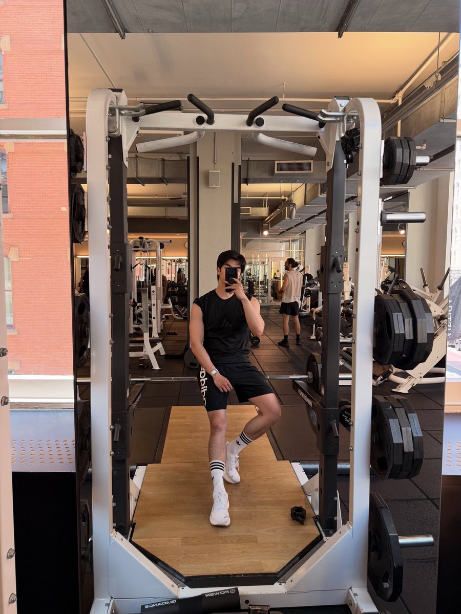 MilePhakphumJFC's tweet photo. 🌹IG Update @milephakphum ·˖✶

『,,, One Short Morning In NYC
🏋️🤠🧸🐰🏃🏻 ,,,』

Cool and Lovely☺️

#MilePhakphum
#GreenyRose https://t.co/oJQ6c3KrIC