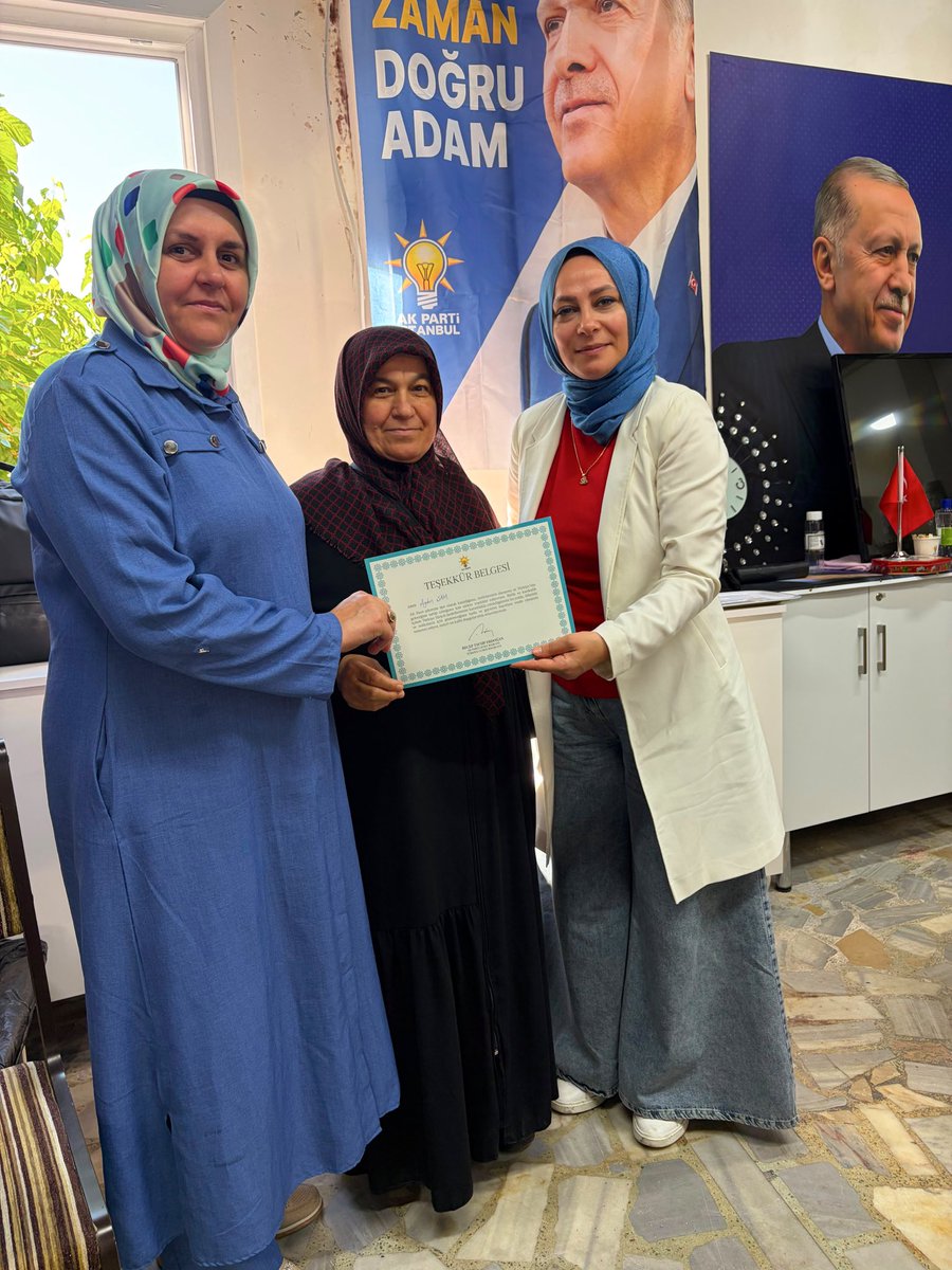 atasehirak1's tweet photo. Gönülden gönüle
kurduğumuz bağ, teşkilatımızın en güçlü mirasıdır.
Üyelerimizi ziyaret
ederek teşekkür
belgelerini takdim
ediyor, AK Parti ailemizin her bir
ferdine kıymetli
katkıları için teşekkür ediyoruz. https://t.co/yF4mZgVNUt