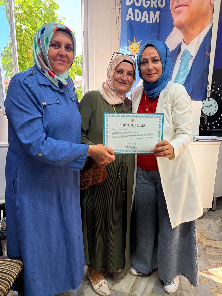 atasehirak1's tweet photo. Gönülden gönüle
kurduğumuz bağ, teşkilatımızın en güçlü mirasıdır.
Üyelerimizi ziyaret
ederek teşekkür
belgelerini takdim
ediyor, AK Parti ailemizin her bir
ferdine kıymetli
katkıları için teşekkür ediyoruz. https://t.co/yF4mZgVNUt