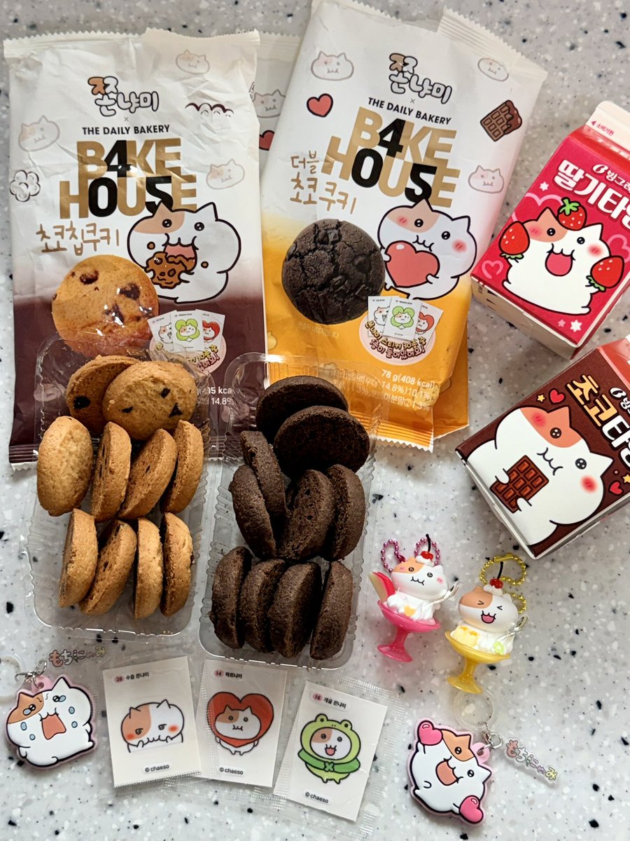 16kongkong21's tweet photo. 新しく出たダブルチョコクッキー美味しかった🍫🤎
シールかぶったからまた買いに行く😭

いちご牛乳、チョコ牛乳
➡️セブン(1+1、1,300ウォン)
クッキー
➡️CU(どちらも2,000ウォン) https://t.co/1PSMSpeFMj