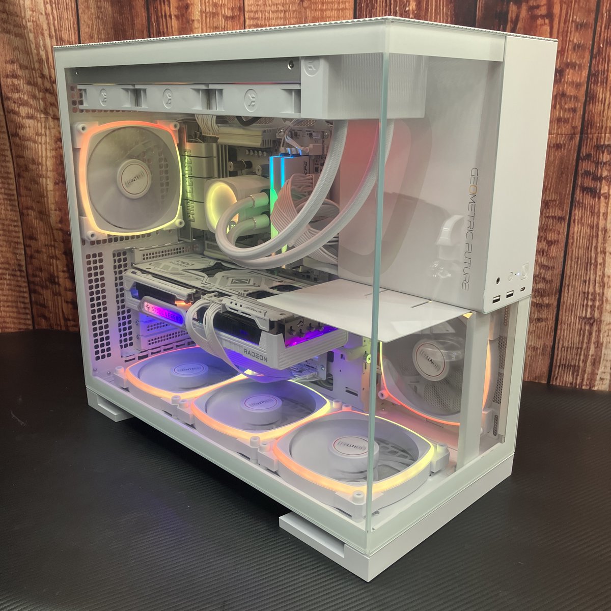 dospara_fuji's tweet photo. 📢スタッフ一押し展示PCのご紹介📢
CPU #AMD Ryzen 7 9800X3D
GPU #ASRock RX9070XT SL 16G
ケース #GF Model 5 White
VRAM16GBで4Kゲームにも対応❗️
見た目にもこだわりました💪
お客様のご要望に合わせた #組立代行 も承っております❗️
是非ドスパラにご相談ください!
#ドスパラスタッフ #富士 https://t.co/IUDz9NbMrV