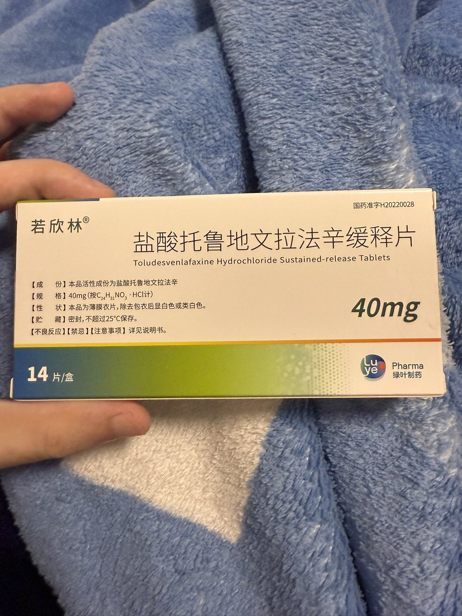 DuSheLangJun's tweet photo. 健身健出躯体化第一人
7.20刀片嗓（怀疑是上呼吸道感染）
7.21发烧（估计伤到神经了）
7.24开始戒烟（前两天还好，但实际上植物神经已经开始失衡了）
7.26健身（练太猛加上发完烧的神经可能还没养好）
7.26人生第一次躯体化发作 直接从健身房120去急诊以为是过度通气
7.31中医院复查心脏没问题排除早搏 https://t.co/oIXwPnzaka