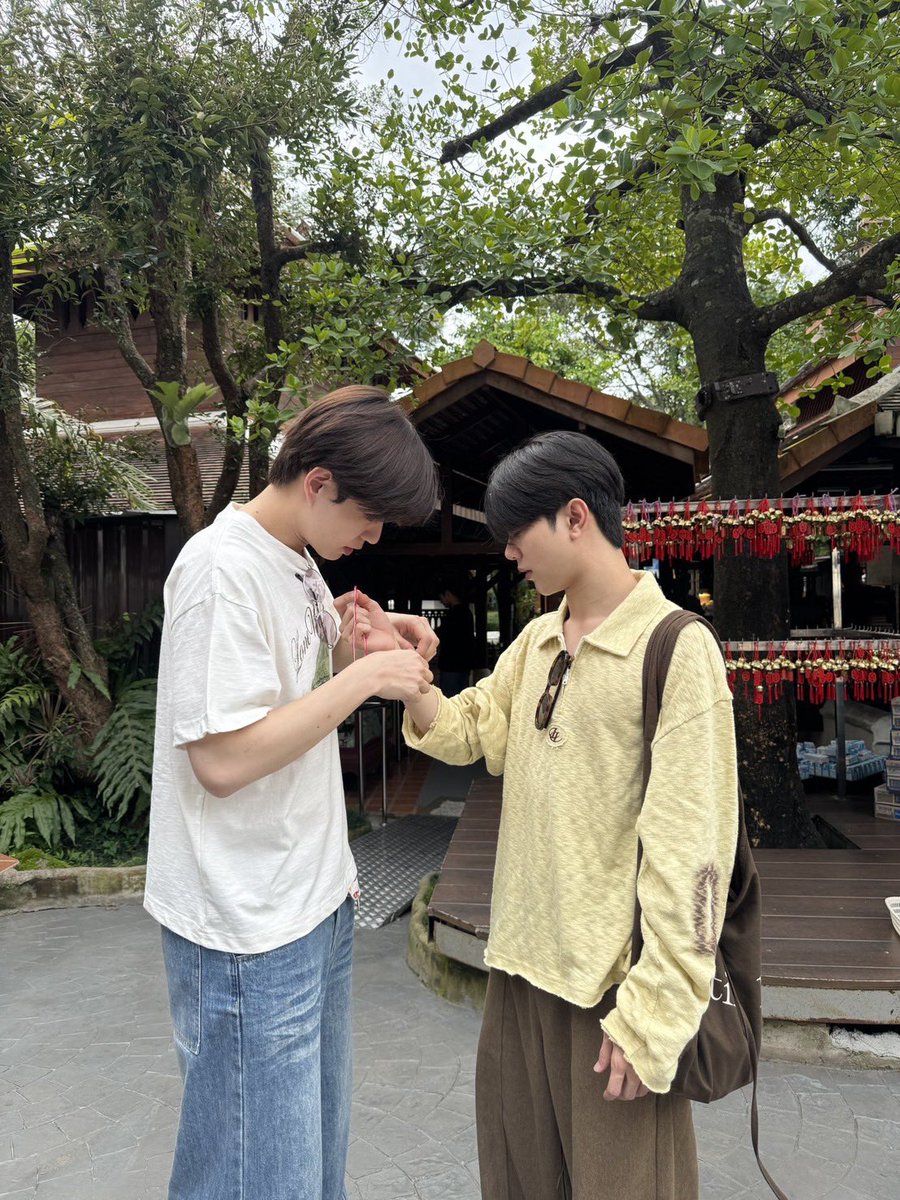 pphoprac's tweet photo. ก็คือคนพี่ไม่ได้ตั้งใจจะไปแต่แรกหรอ แต่บินตรงไปหาที่เงียบๆที่มีน้องอยู่ตรงนั้น กรูอีโมหนักกว่าเดิมอีก 😭 https://t.co/nDhDLmu4EQ