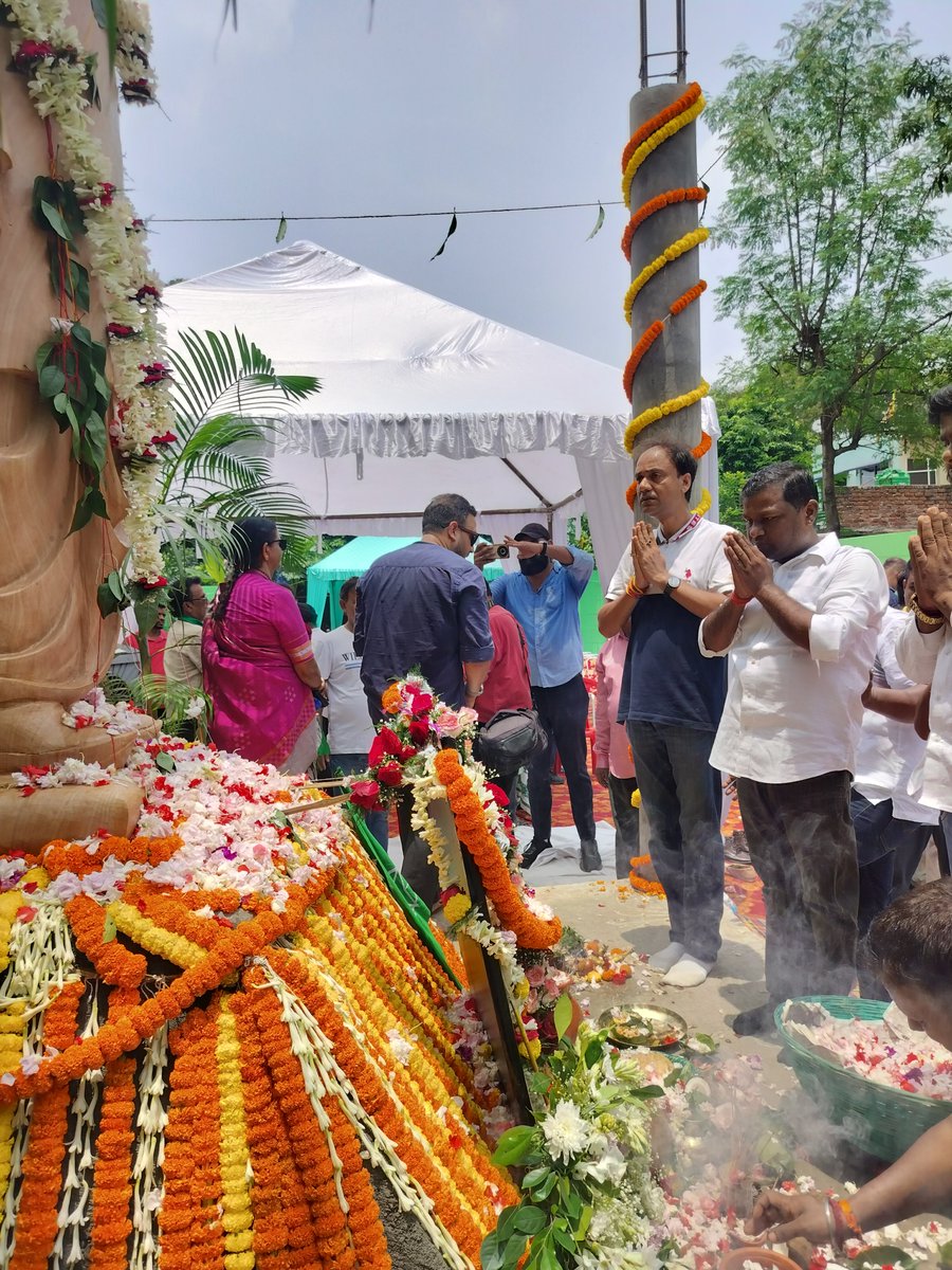 sunilprasad885's tweet photo. झारखंड आंदोलन के महान जननायक, दिशोम गुरु आदरणीय शिबू सोरेन जी की प्रथम पुण्यतिथि पर उन्हें भावभीनी श्रद्धांजलि एवं शत्-शत् नमन।

@HemantSorenJMM @JMMKalpanaSoren
@KunalSarangi https://t.co/DwtH8r5RIM