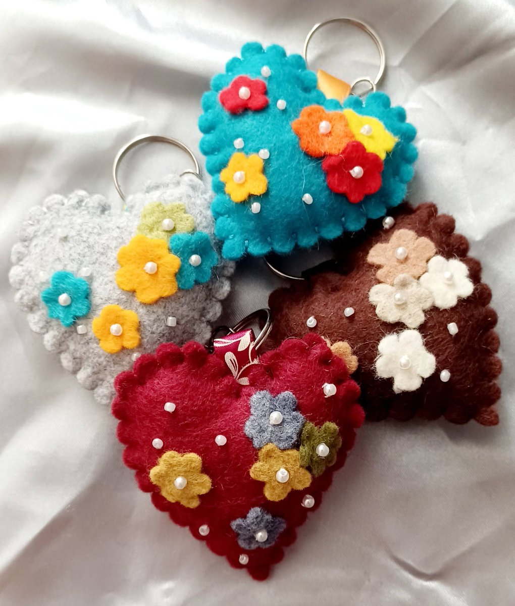 SuziQCrafts's tweet photo. The blue and grey bag charms have now been sold ❤️ Handmade with stitched flowers and pearls and complimentary matching ribbon, these are £3.50 plus p&amp;p, they are in my 'Felt &amp; Fabric' collection 😃

https://t.co/Bf8GTcb2k1

#giftideas #handmade #bagcharms #keyrings #tuesday https://t.co/sWSfIaZtq9