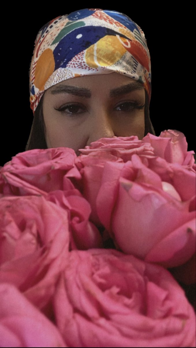 Roya2fw's tweet photo. من وقتی یه بغل گل صورتی هدیه می‌گیرم 🌸🌸❤️❤️ https://t.co/Ca3T9Efuur