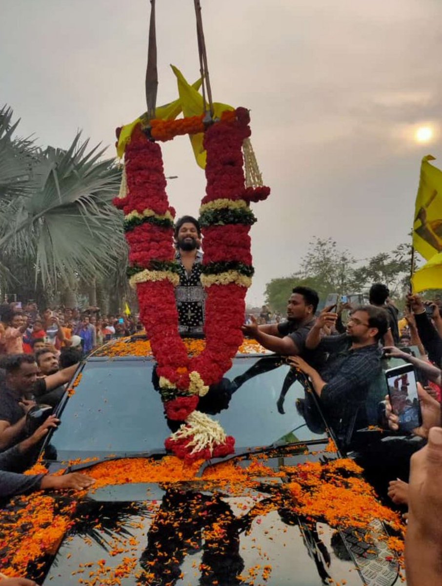Ikunasanyasirao's tweet photo. Next Level Untadi Ee Sari 🔥✌️
Nee Raaaka Kosam Waiting ❤️🔥
@alluarjun 🥺❤️ https://t.co/1JezF1oyZM