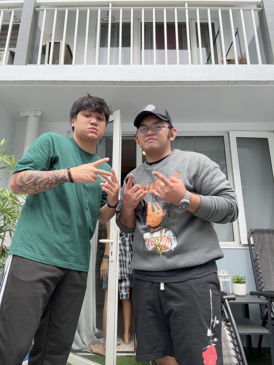 LuwisPostin's tweet photo. brothers in every universe https://t.co/dhKQ0Vjl8P