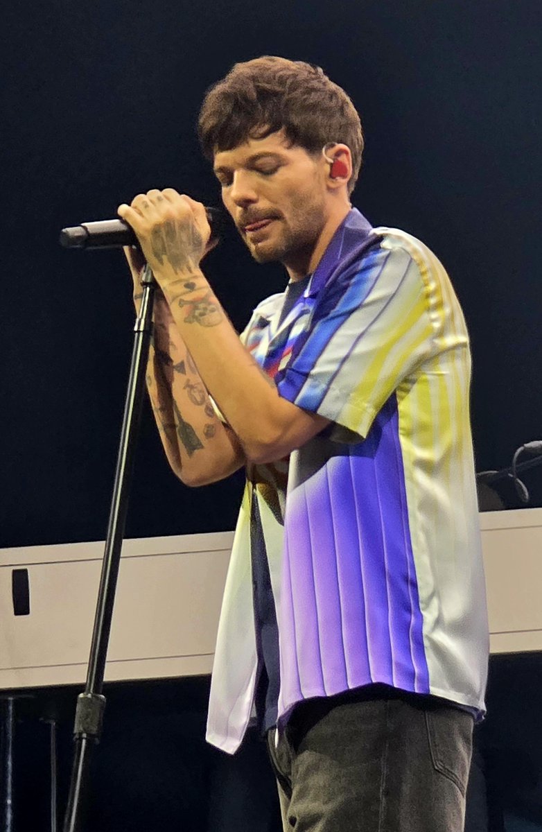 How about we all post pictures from tour to celebrate and say