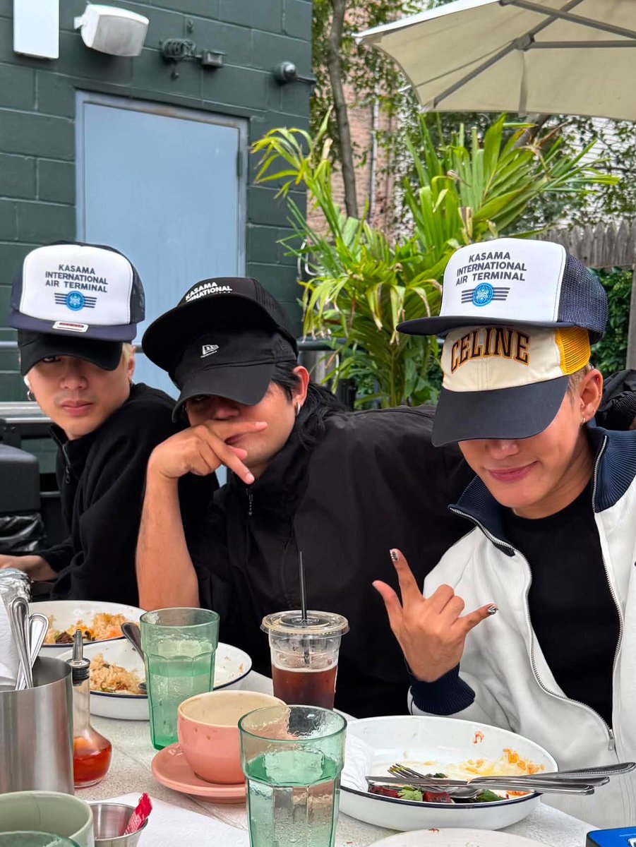 kithkentell's tweet photo. i love pablo so much,,, :((( kasi kahit iba't-iba na sila ng mga trip lagi silang sinasamahan ni pau eh huhu literal na anong gusto?! sige, tara. sama si pablo. 

yung dalawa sinamahan niyang manuod tapos itong dalawa naman nag tour sila. 🥹🤍

SB19 IN NEW YORK
@SB19Official #SB19