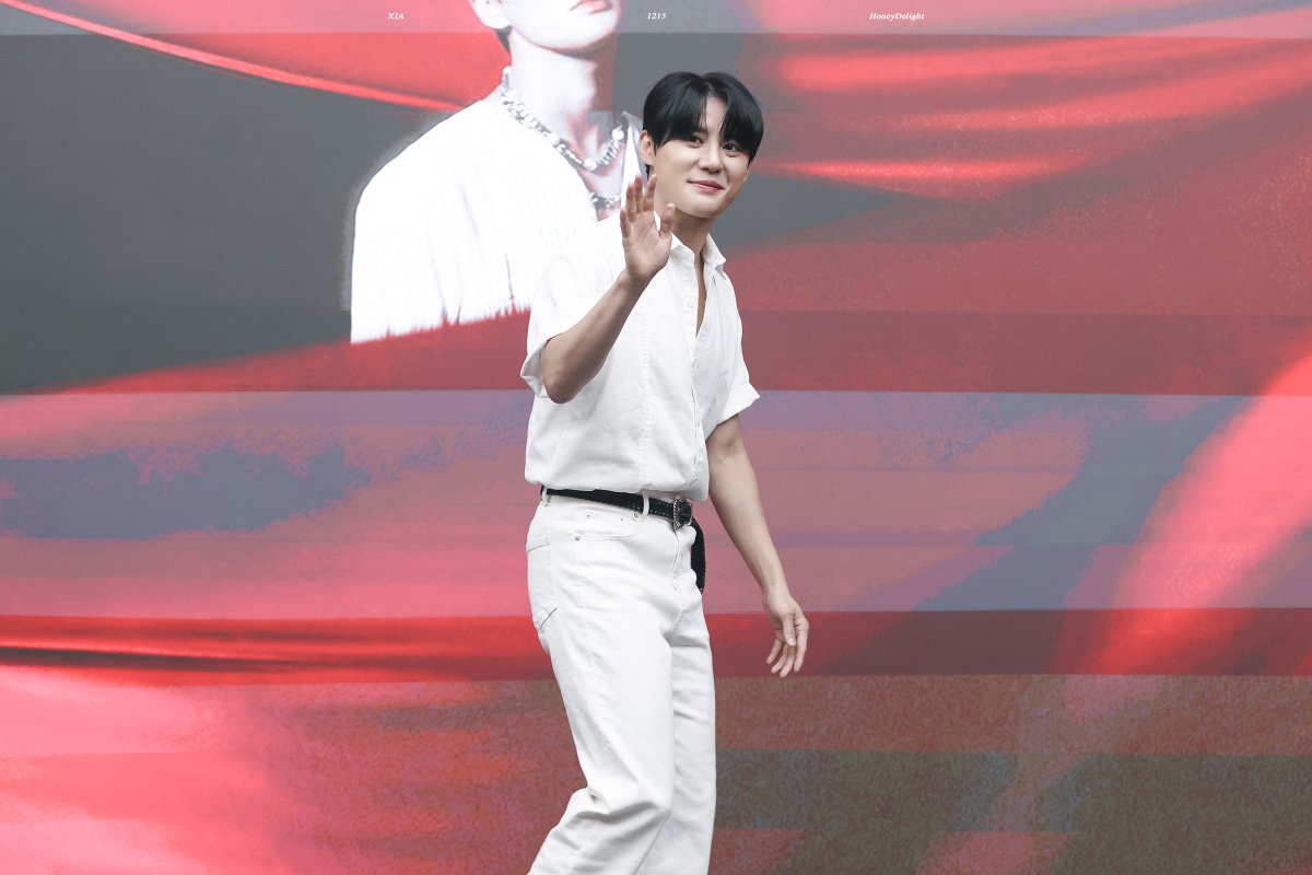 __HoneyDelight's tweet photo. 260801 5th Full Album 'GRAVITY' 헬로라이브 팬싸인회

https://t.co/9zKcObyA2b

#김준수 #XIA #준수 #XIA준수 #시아준수 #JUNSU #XIAJUNSU #KIMJUNSU #ジュンス https://t.co/k4Je5CYN5o