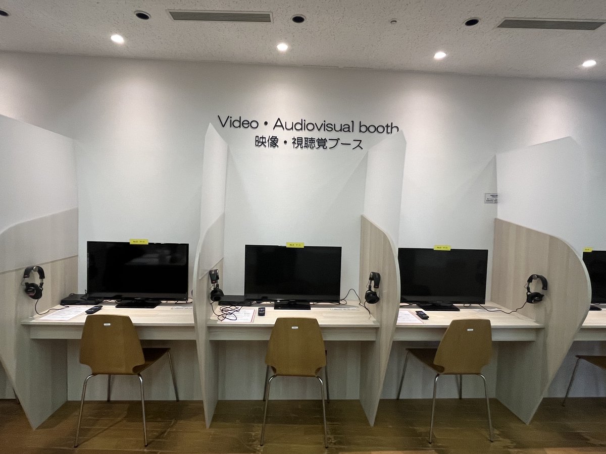 WKamigata's tweet photo. ワッハ上方の映像・音声視聴ブースでは、在阪放送局から提供された上方演芸の貴重な番組を多数視聴することができます👀
また、これまでに活躍された名人の芸や、M-1グランプリのDVDまで、幅広く視聴することができます！
難波にお出かけの際は、ぜひワッハ上方で映像や音声をお楽しみください🙌 https://t.co/xZ8o8erS7L