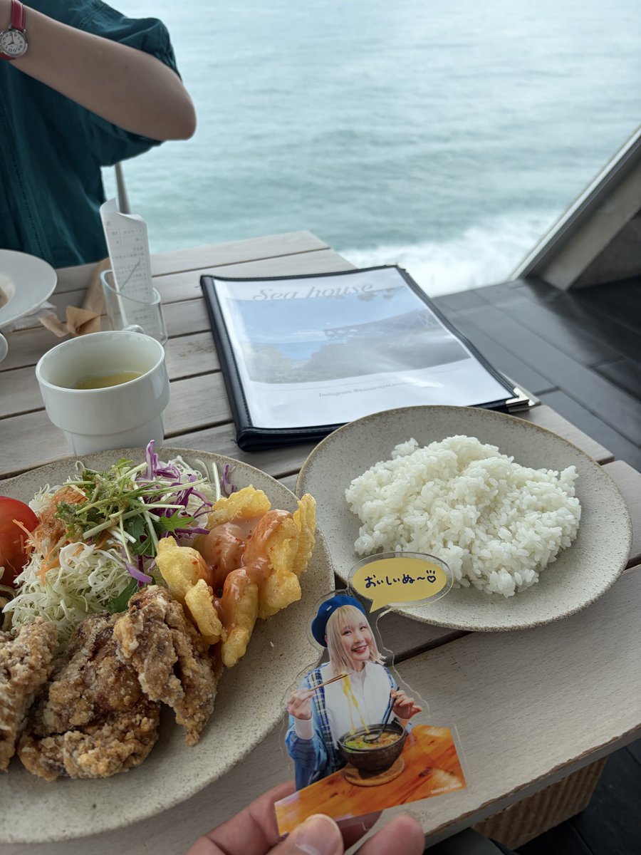 D0pEyV0U43lvIMR's tweet photo. 高知に来たら絶対行きたいと言ってたカフェにやってきました
お店が海に飛び出てるから、歩く人の振動で初めはビクっとなりました
でもこの海🌊眺めながらのランチは、他では味わえないだろう
海見ながらのランチ何十年振りだろう
ご馳走さまでした
#高知
#seahouse https://t.co/zaPacofRLX