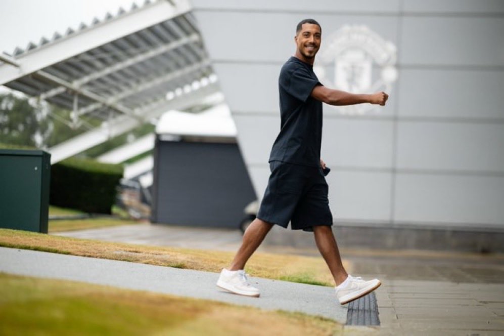 StatmanDave's tweet photo. 🇧🇪 Youri Tielemans
🇧🇷 Andrey Santos

IF Manchester United were to sign no more players, how would you rate their “midfield rebuild” out of 10? https://t.co/nyWJrAUWFa