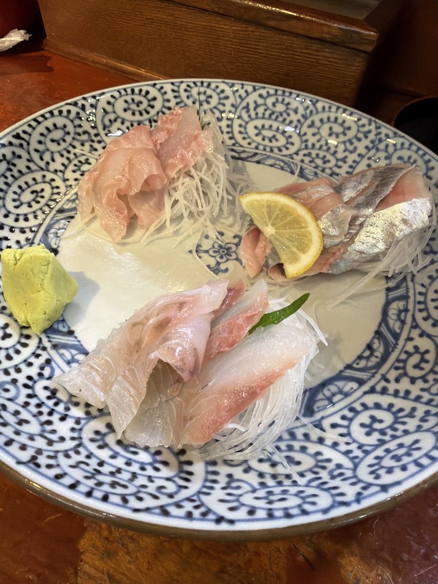Yoshitabiblog's tweet photo. コスパ最強のお刺身居酒屋留久
札幌に来たら、必ず立ち寄ります！

ニシンの刺身も美味しかったし、ホッケフライが最強✨ https://t.co/LveidQjC5A