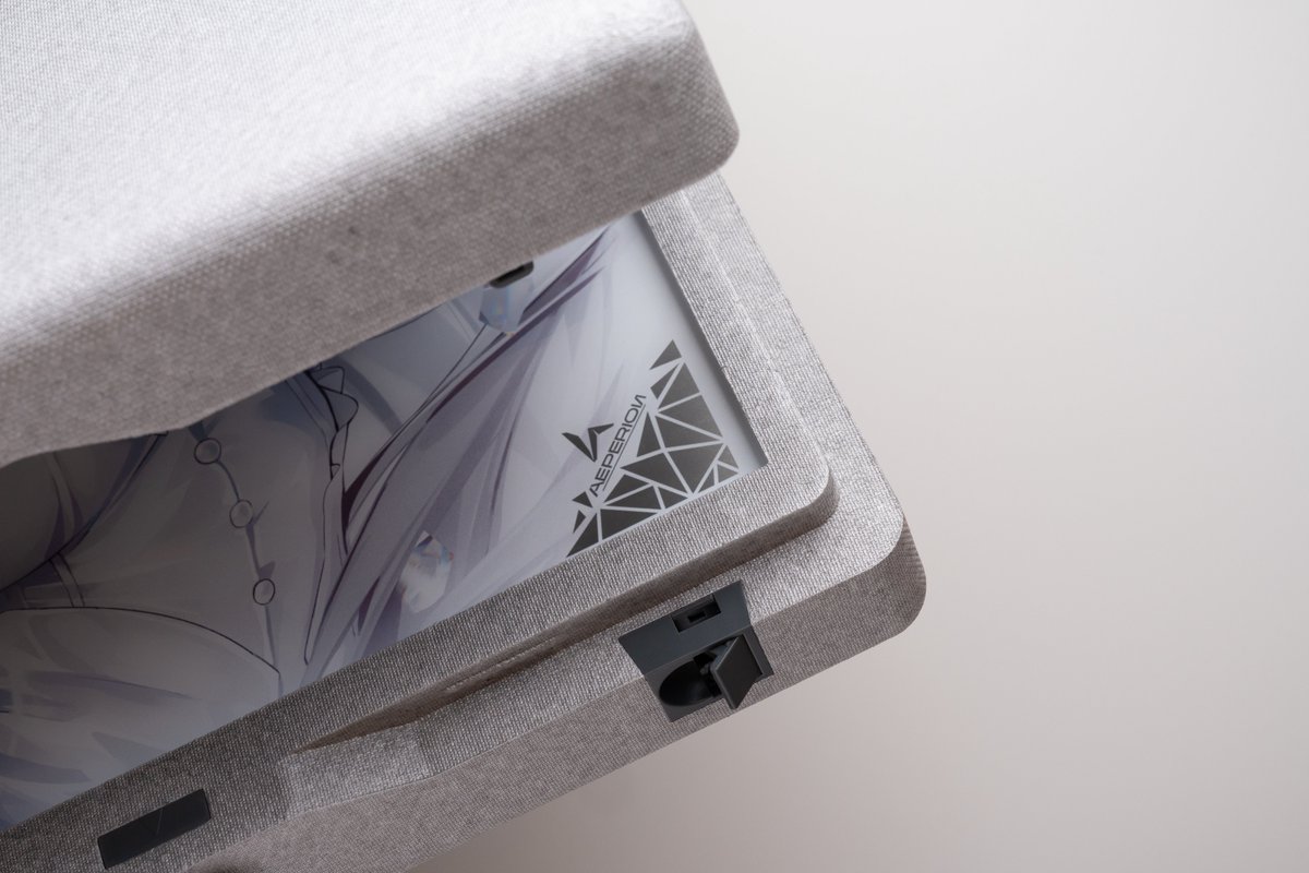 c1trus_0208's tweet photo. ❄Aeprion Shimo-Quartz❄

非常に高品質で素晴らしい操作感を持った布マウスパッドが好評な「Aeperion」がリリースする、初のガラスマウスパッド。目の細かいエッチング加工としっとりした汚れ・ホコリが付きにくいコーティングが生む、滑らかかつテクスチャ感のあるフィードバックが特徴的。

限定1000枚。国内はふもっふさんで取り扱い予定。

⏬️レビューはリプに
