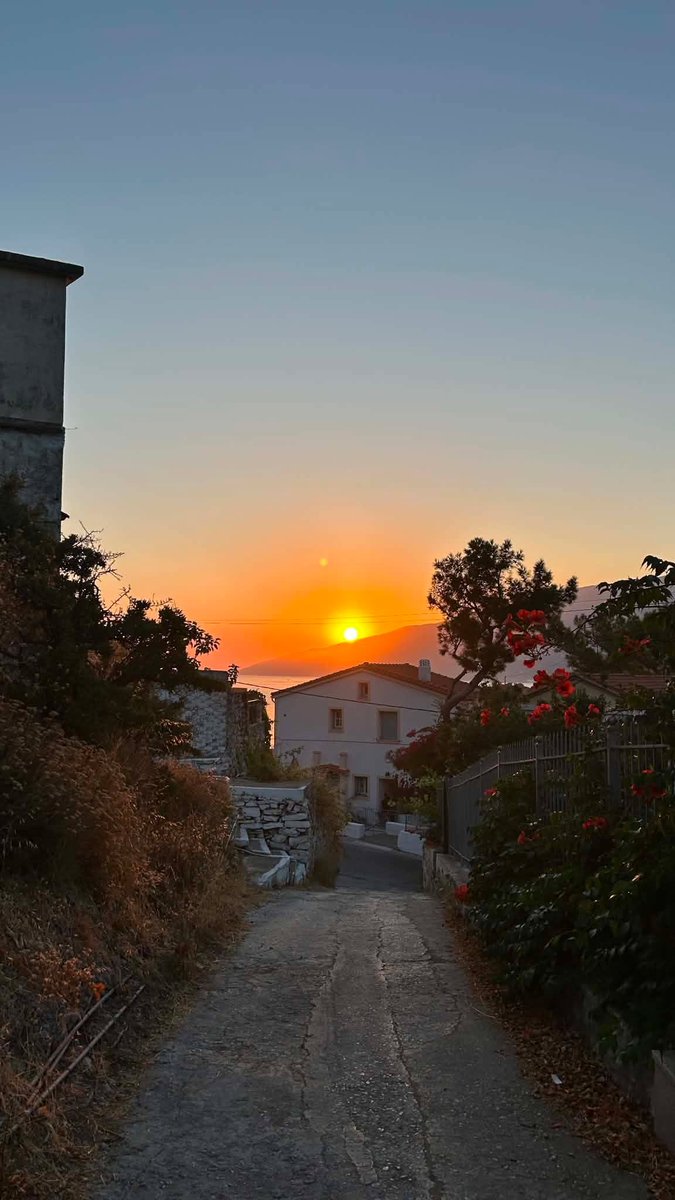 Vasia53639806's tweet photo. Ανατολή στην Ικαρία https://t.co/X0iUdYvwl5