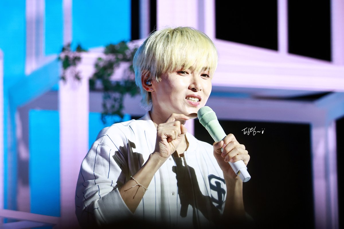 rwtingting's tweet photo. 260731 RYEOWOOK’S AGIT CONCERT:DIVE TO BLUE in TAIPEI Part 1 #려욱 #Ryeowook
@9ryeong9 https://t.co/OC2sVPcOXt
