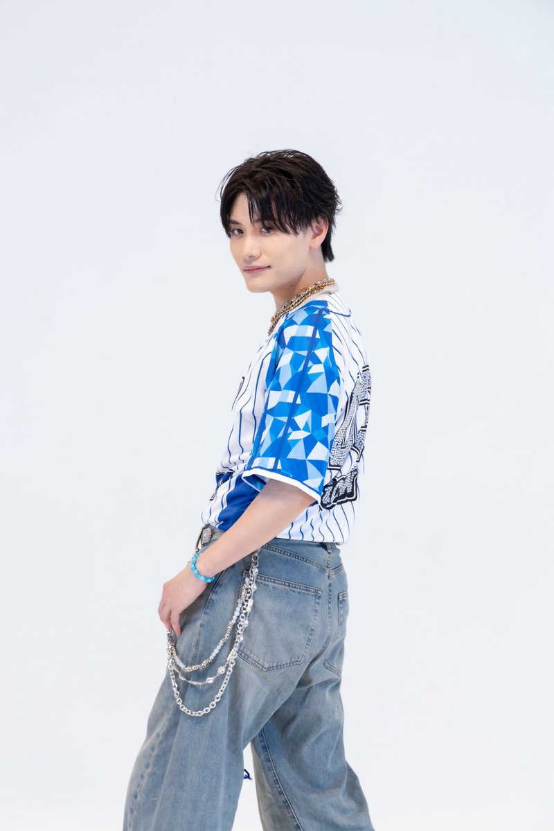 iCAN_info's tweet photo. 【リリイベアー写公開】

✧Ｊ @iCAN_j_
✦2003/3/25
✧メンバーカラー：BLUE
✦ MBTI : ENFP
✧ #03 

✧神楽 翔 @neo_sho_ 
✦2002/09/17
✧メンバーカラー：WHITE
✦MBTI : ENFJ
✧ #04 

✧︎200RP達成でNEXT MEMBER公開！

 #iCAN  #ICANDOIT! https://t.co/6WOzAO51E6